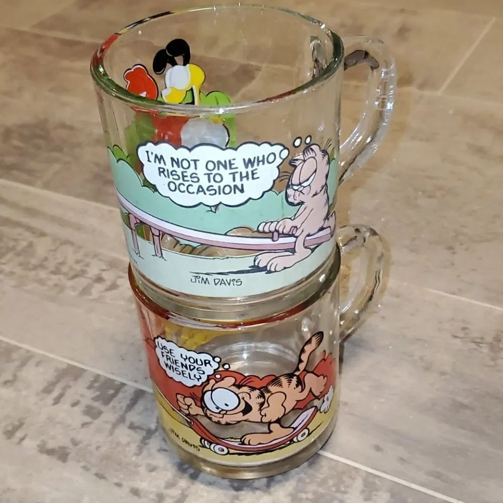 Set of 2 1978 Garfield Glass Mugs